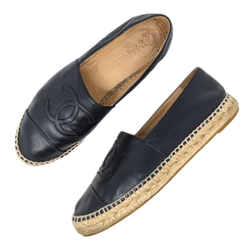 CHANEL espadrille flats loafers interlocking CC logo black leather 39